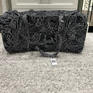 NWT Vera Bradley XL Traveler Duffel Bag
Stellar Paisley Vera Bradley Print